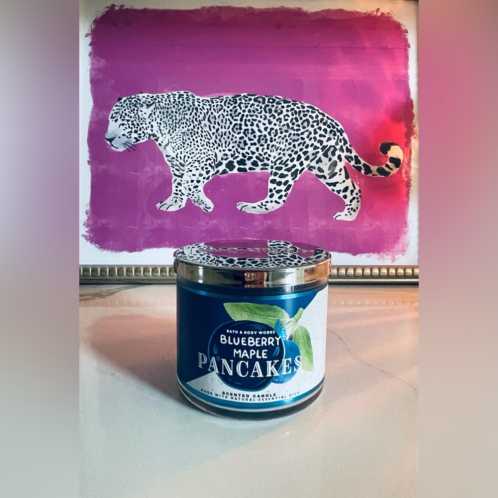 White Barn 3 wick blueberry maple candle